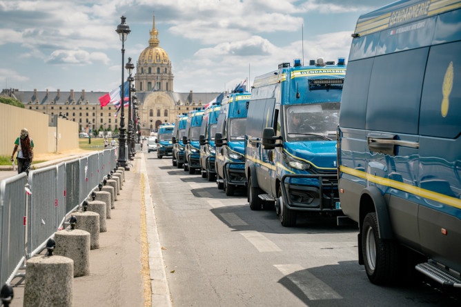 Agrandir l'image Escorte souverains Thaïlande - irisbus.jpg
