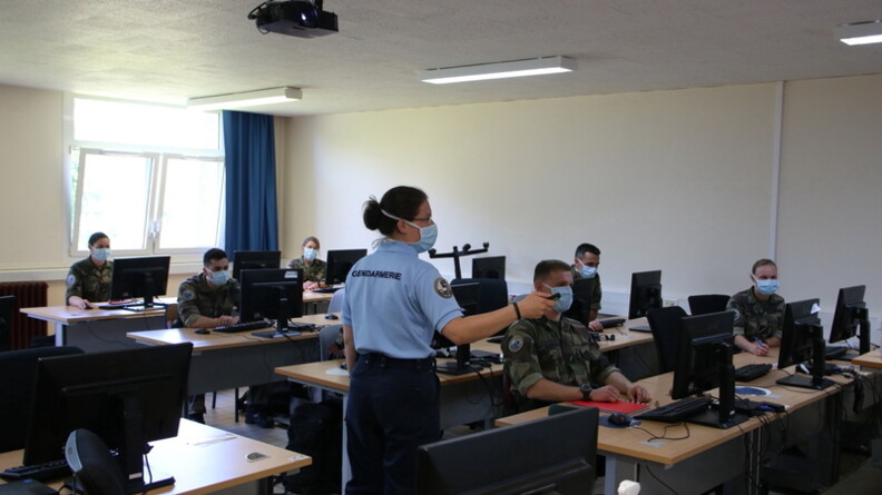 Respect des mesures sanitaires &agrave;  l&rsquo;&eacute;cole de gendarmerie de Ch&acirc;teaulin.