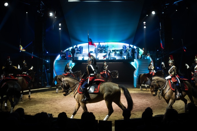 Folies Gruss 1.jpg