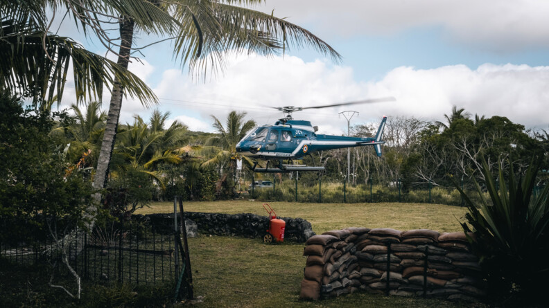 L'h&eacute;licopt&egrave;re de la SAG d&eacute;collant depuis Lifou.