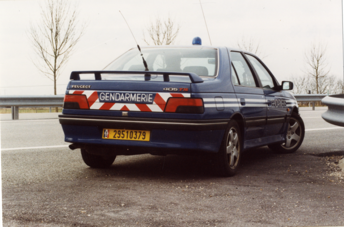 Agrandir l'image Véhicule de gendarmerie de contrôle des voies routières