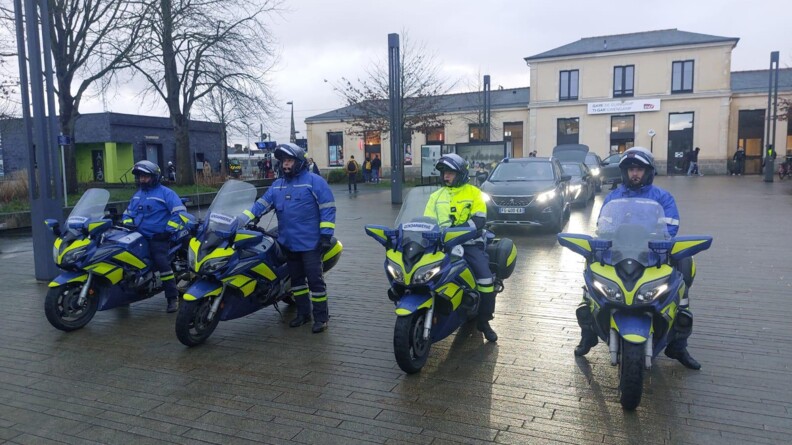 Agrandir l'image Gendarmes de l'EDSR.