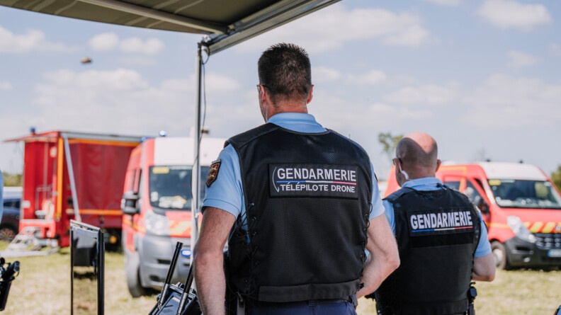 Télépilotes de drones.