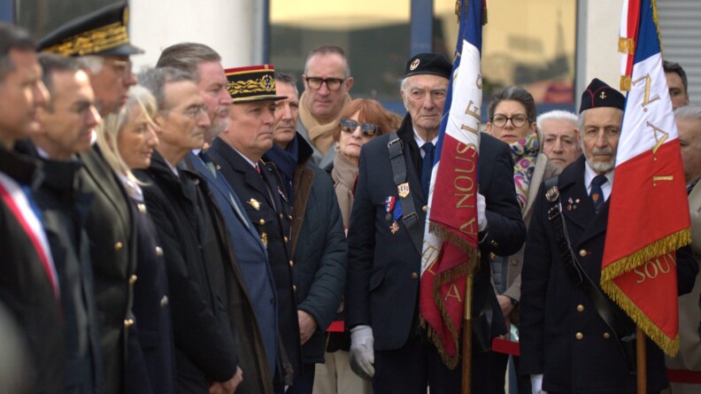 C&eacute;r&eacute;monie du 81e&nbsp;anniversaire &agrave; la m&eacute;moire du Groupe Manouchian, du nom des 23 r&eacute;sistants des Francs-tireurs et partisans - Main-d'&oelig;uvre immigr&eacute;e (FTP-MOI), condamn&eacute;s &agrave; mort le 17&nbsp;f&eacute;vrier 1944 et fusill&eacute;s quatre jours plus tard au mont Val&eacute;rien