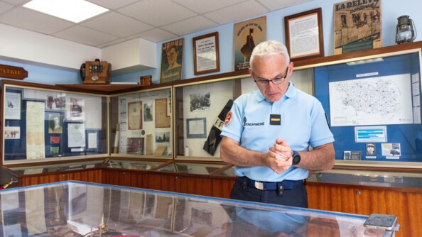 L'adjudant Martin, secrétaire de l'association Les amis du Musée Guillaudot