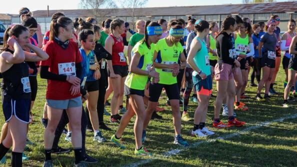 Les féminines gendarmerie en tenue de sport sur la ligne de départ