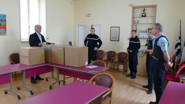 récupération des masques à Noyal-Châtillon-sur-Seiche