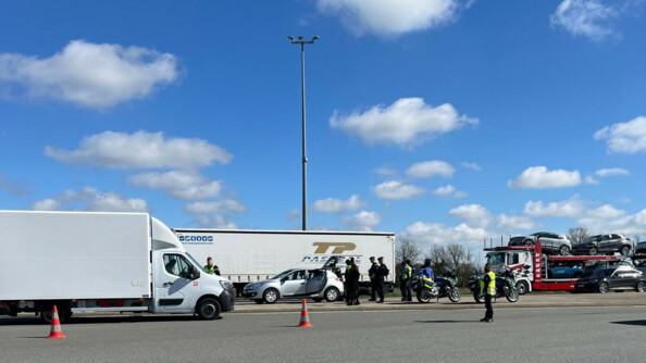 Contrôle routier avec 10 gendarmes
