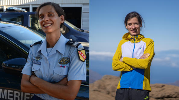 La sportive apparaît sur 2 différents portraits, souriantes, les bras croisés. Sur une photo, elle est habillée en tenue de gendarme devant un véhicule et sur l'autre photo, nous la voyons en tenue de sport, souriante et exposée au soleil, en hauteur sur une montagne.