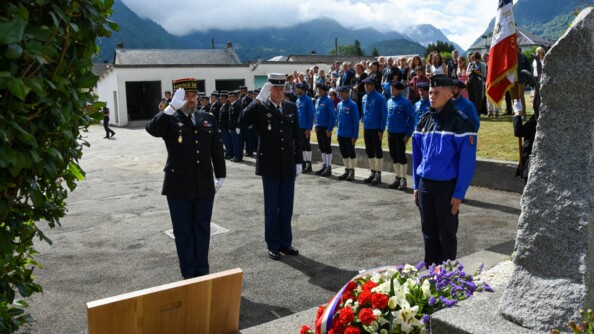 Cérémonie présidée par le commandant du groupement et le commandant de la région.jpg