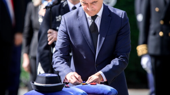 Mélanie Lemée a été nommée au grade de chevalier de l’ordre de la légion d’honneur et la médaille militaire lui a été concédée. Elle a aussi été citée à l'ordre de la gendarmerie. Le directeur général de la gendarmerie nationale, le général d’armée Christian Rodriguez, lui a attribué la médaille de la gendarmerie nationale, avec palme de bronze. La médaille d’or de la sécurité intérieure lui a également été décernée.
