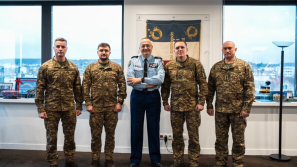 Le directeur général de la gendarmerie avec des officiers de la Garde Ukrainienne.