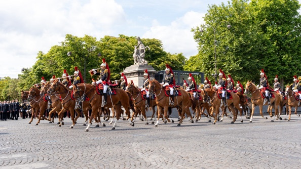 Cavaliers de la Garde républicaine défilant lors du 14 juillet.