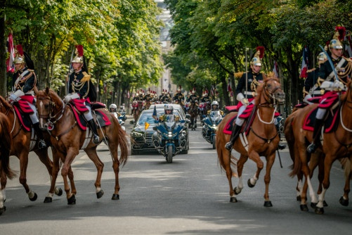 Escorte souverains Thaïlande - cavaliers de face