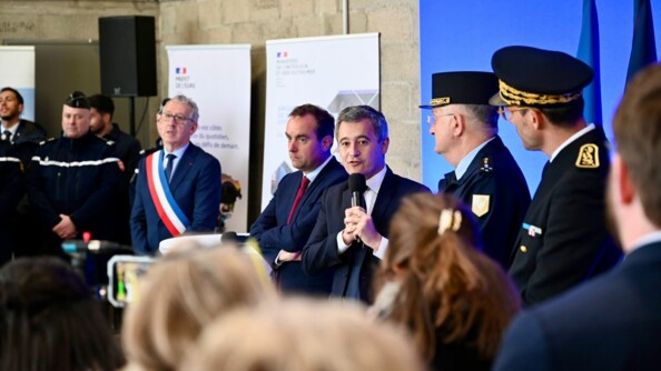 Le ministre de l'Intérieur et des Outre-mer et le ministre des Armées présentant la nouvelle unité.
