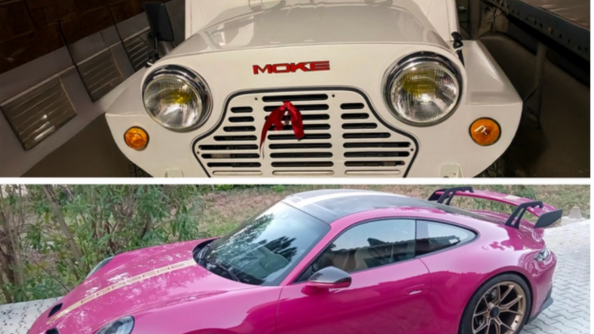 Un 4x4 Moke beige et une porsche rose fluo