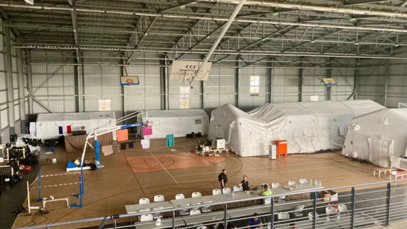 H&eacute;bergements install&eacute;s dans le gymnase de Pamandzi pour les gendarmes mobiles et les gendarmes des Compagnies de marche qui &eacute;taient h&eacute;berg&eacute;s dans le lyc&eacute;e de Pamandzi.