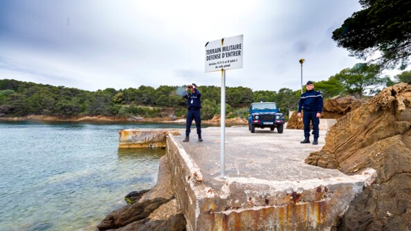 La gendarmerie de l’Armement a été créée en 1973 pour faire suite aux événements de mai 1968 ayant constitué une menace grave à l’égard de la protection du secret de la défense nationale. Formation spécialisée de la gendarmerie nationale forte d'environ 280 militaires, elle est chargée d’exécuter les missions de police administrative, judiciaire et militaire sur tous les sites relevant de l’autorité du délégué général pour l’Armement, et dont elle participe à la protection. Elle assure également la protection des hautes autorités de la DGA.