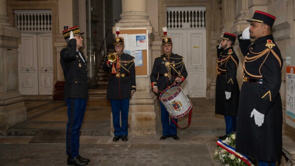 Prise de fonction du général Samuel Dubuis en tenue de gendarmerie.