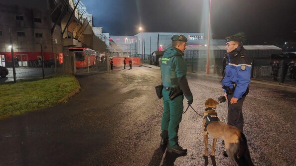 Équipe cynophile de la Guardia civil.