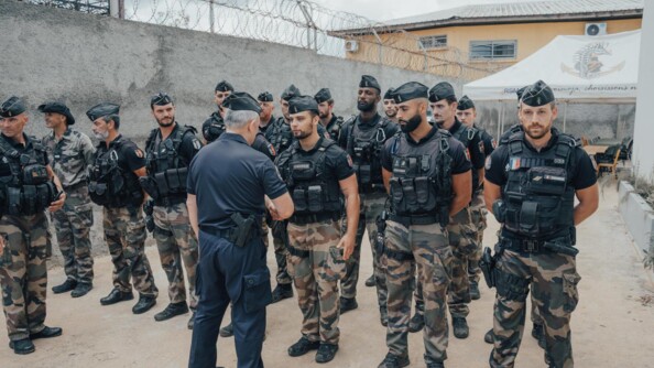 Le DGGN &eacute;change avec des gendarmes.