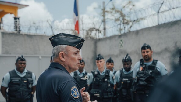 Le DGGN &eacute;change avec des gendarmes.