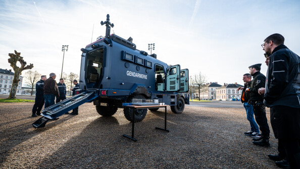 Présentation du véhicule blindé de la gendarmerie Centaure