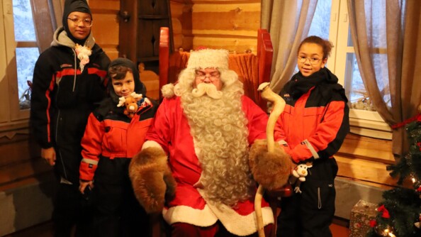 Rencontre avec le Père Noël pour les enfants.