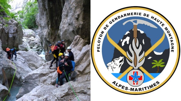 A gauche, image du sauvetage. Les gendarmes ont installés des cordes le long du canyon et sauvent les victimes. Ils sont tous équipés de tenue d'escalade. A droite, la rondache du PGHM06. En fond, il y a une montagne avec un loup et un palmier. Ensuite, devant, des skis en croix, un pioler et la grenade de la gendarmerie.