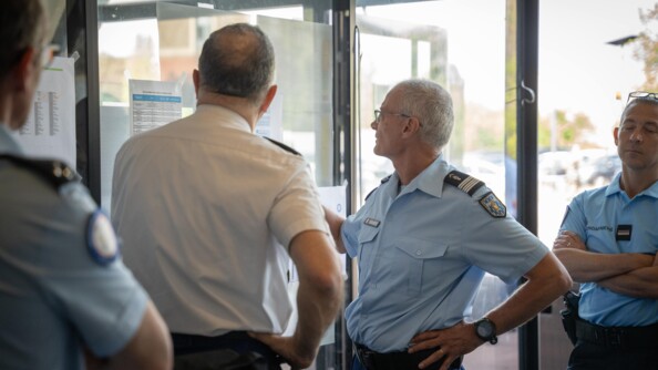 Un colonel présentant l'organisation au DGGN.