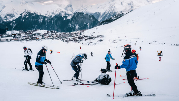 Sécurisation du festival Tomorrowland Winter avec les gendarmes à ski sur les pistes