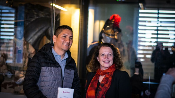 Madame Sylvie Bermann, ambassadrice de France, à droite, avec un lecteur tenant son livre, à gauche, au salon littéraire de l’EOGN, au musée de la gendarmerie nationale, à Melun, le 1er avril.