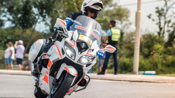 A Dole, les policiers suisses participent à la sécurisation des axes.jpg