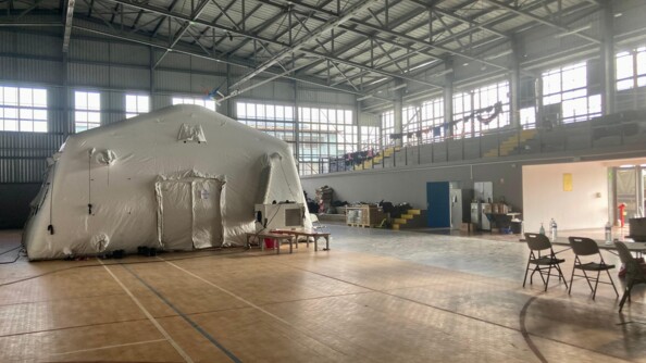 H&eacute;bergements install&eacute;s dans le gymnase de Pamandzi pour les gendarmes mobiles et les gendarmes des Compagnies de marche qui &eacute;taient h&eacute;berg&eacute;s dans le lyc&eacute;e de Pamandzi.