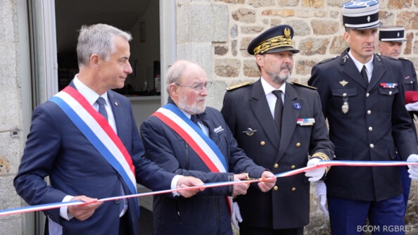 Les élus locaux et le colonel Ardillier inaugurent la brigade de Guidel.