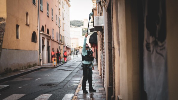 EOR procédant à des vérifications dans les rues d'Ajaccio.