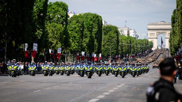 Les motocyclistes du CNFSR défilent
