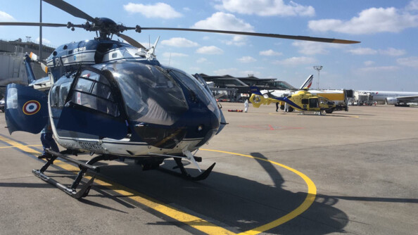 Fermé à la circulation aérienne depuis mardi 31 mars au soir, l'aéroport d'Orly s'est transformé en hub sanitaire hélicos pour tous les moyens étatiques et héliSMUR, engagés dans l'opération de soulagement des hôpitaux parisiens.