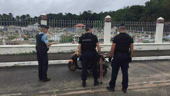 Guyane : opération de contrôle des attestations dérogatoires de déplacement à Saint-Laurent-du-Maroni. La circulation est faible et les piétons peu nombreux. Les règles de confinement sont respectées par la grande majorité des personnes contrôlées. Les conseils dispensés sont bien perçus par la population.