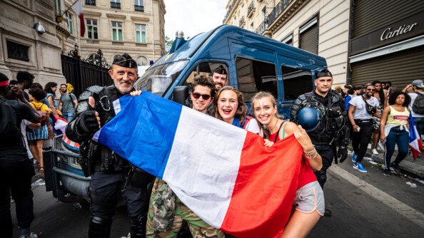 Au regard de l’engagement exceptionnel que connaissent les unités de gendarmerie mobile sur l’ensemble du territoire, ce dossier met en lumière le haut niveau d’expertise et la robustesse de cette subdivision d’arme, tant en matière de maintien de l’ordre, son cœur de métier, que dans le cadre des missions qu’elle effectue au profit de la gendarmerie départementale. De la formation aux missions, tout le fonctionnement de la G.M. vous est expliqué.