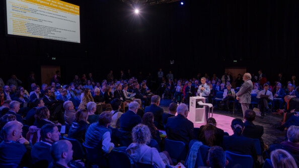Table ronde sur les violences aux élus au Salon des maires 2023, lors de la prise de parole du major général de la gendarmerie nationale, le général de corps d'armée André Petillot.