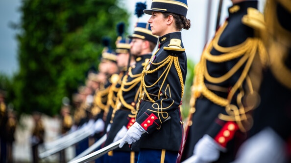 Une élève officier durant la cérémonie