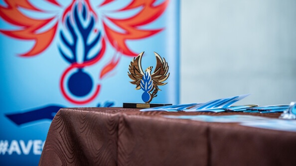 Trophée représentant le phénix et la grenade de la gendarmerie.