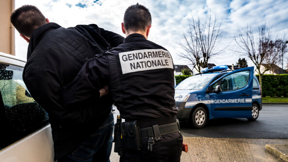 Image d'illustration d'une arrestation par un gendarme de PSIG.