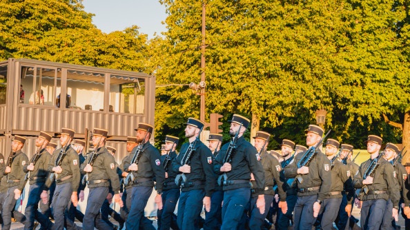 Gendarmes lors des répétitions du défilé du 14 juillet sur les Champs Elysées