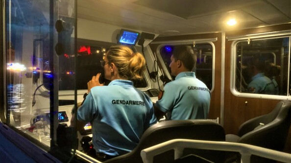 Vue sur le poste de pilotage de la vedette de la BFG