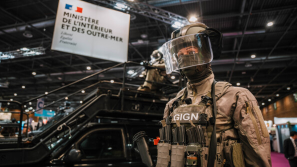 Mannequin du GIGN sur le stand du ministère de l'Intérieur et des Outre-mer au salon Eurosatory 2024.