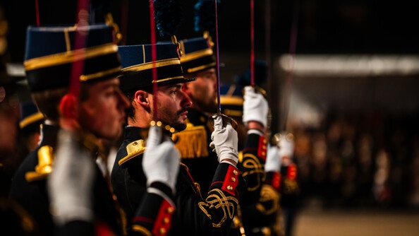 Élèves-officiers au présentez