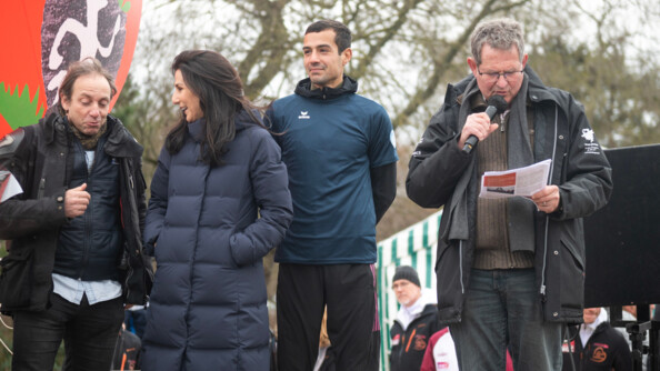 Au départ de la Course du coeur 2023, mercredi 22 mars au Bois de Boulogne, à Paris, de gauche à droite : l'ancien patineur artistique Philippe Candeloro, la journaliste Marie Drucker, le gendarme Mehdi Frère, parrain de l'équipe de la gendarmerie nationale, et Olivier Coustère, président de l'association Trans-Forme qui organise la Course du coeur.