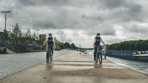 Patrouille VTT le long des berges dans le cadre des contrôles Covid19